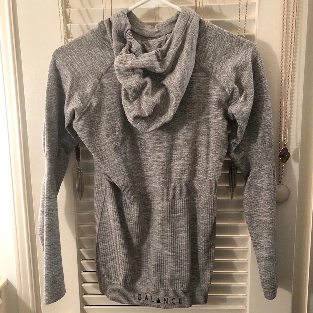 Balance Athletica Purpose Hood Small - Picture 4 of 5